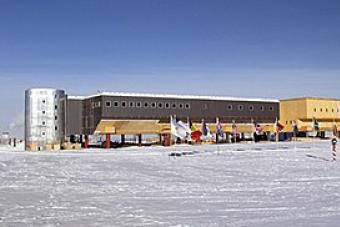 Антарктическая станция на южном полюсе 
